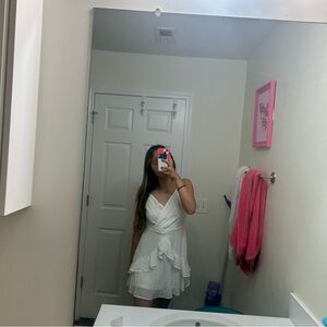 Elegant White Sleeveless Dress